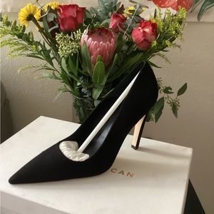 Good American black suede pump.